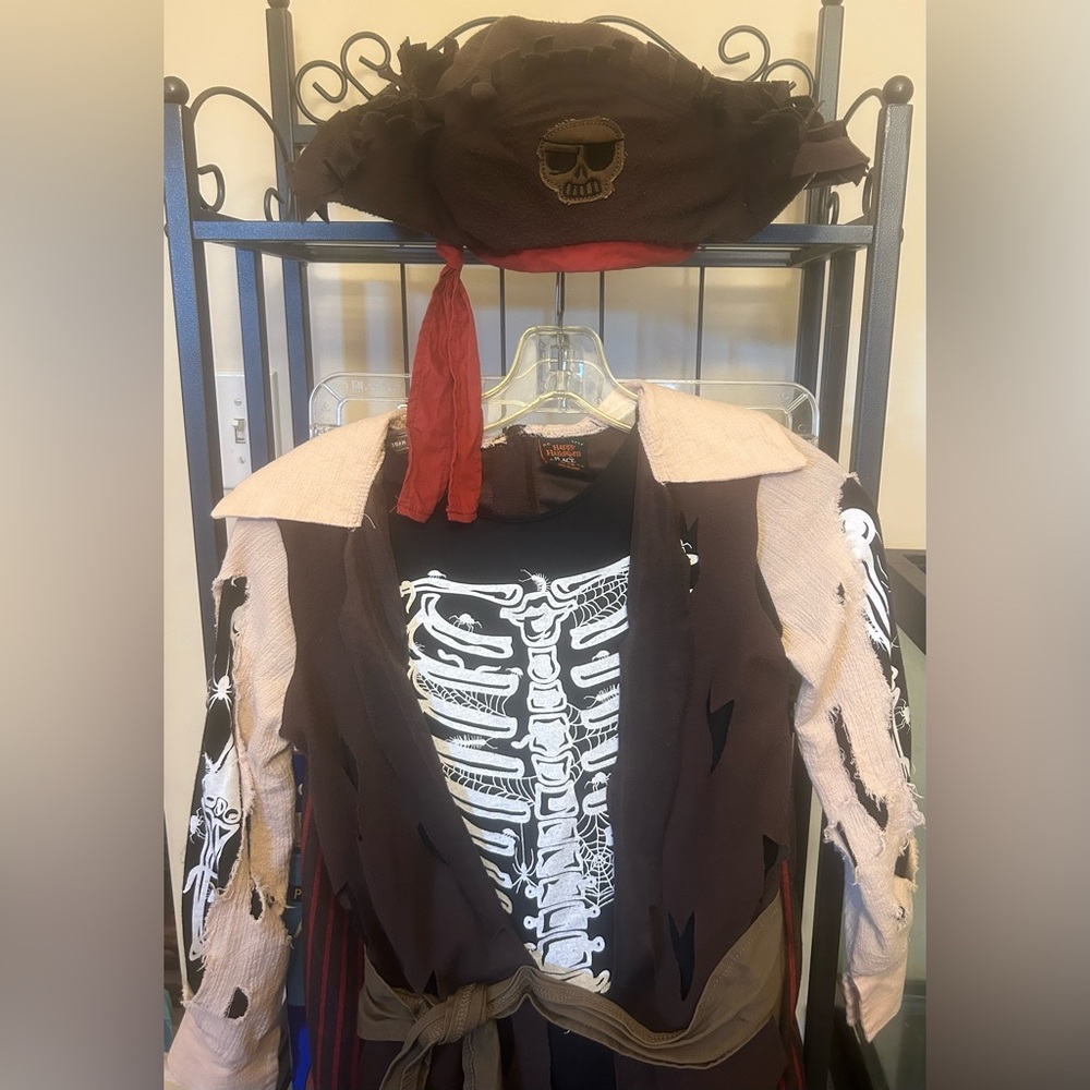 Pirate 3 Piece Costume Child size 7/8